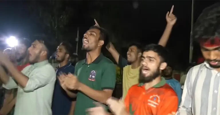 শিক্ষার্থীদের আনন্দ মিছিলের ছবি
